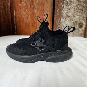 Nike Toddler Sneakers Black sz. 8c